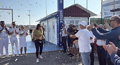 Amasra'ya kruvaziyer ile gelen 100 bininci turist, konfetiyle karşılandı