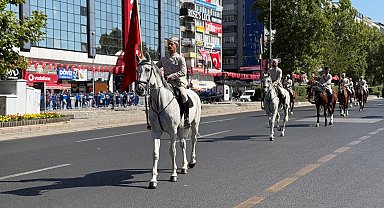 Ankara'da 30 Ağustos korteji