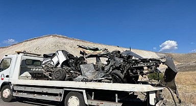 Ankara'da hafriyat kamyonu ile otomobil çarpıştı: 1 ölü