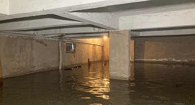 Ankara'da sağanak; ev ve iş yerlerini su bastı, araçlar yolda kaldı