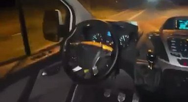 Aracını yan koltuktan kullanıp o anları paylaştı, ehliyetine el konuldu