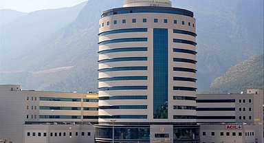 Arkadaşının bebeğini poşete koyup, hastaneden kaçırmaya çalıştı