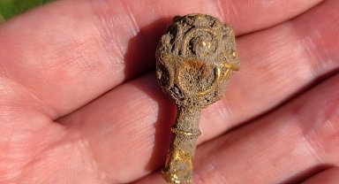 Arkeoloji öğrencisi, ilk kazısında tarihi keşif yaptı