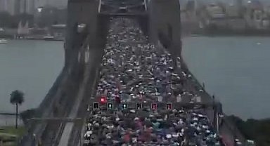 Avustralya'da Gazze yürüyüşü: 100 bin kişi köprüyü kapattı