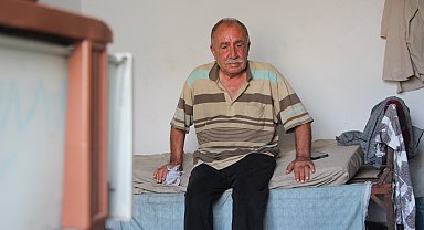 Aynı gün evini ve eşini kaybetti; depodan bozma tek odalı evde yaşıyor