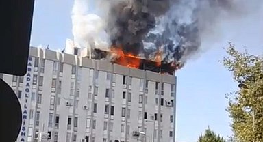 Babadağlılar Çarşısı'nda yangın; 1 kişi yaralandı, 2 kişi dumandan etkilendi