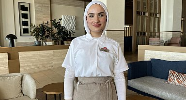 Babasının sınav çıkışı çiçeklerle karşıladığı Çimen, üniversiteyi kazandı