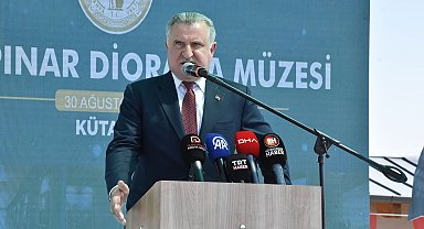 Bakan Bak: Geleceğe gençlerimizle yürüyeceğiz