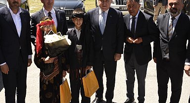 Bakan Bak, Van Gölü'nde tekne turu yaptı