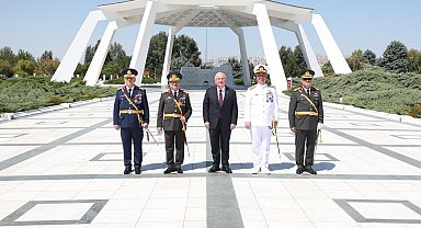 Bakan Güler, Devlet Mezarlığı'nı ziyaret etti