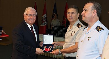 Bakan Güler, üst rütbeye terfi eden personel için düzenlenen törene katıldı