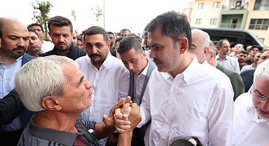 Bakan Kurum, depremzede aileyi ziyaret etti