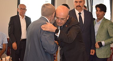 Bakan Şimşek, hayatını kaybeden ağabeyi için memleketi Batman'da taziyeleri kabul etti