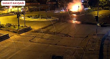 Bariyere çarpan otomobil alev aldı; kaza anı kamerada