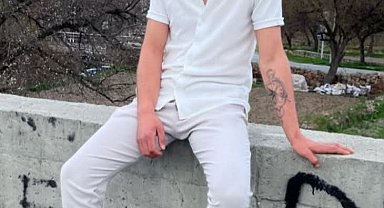 Bariyerlere çarpıp devrilen motosikletin sürücüsü öldü