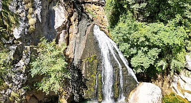 Bartın'da şelale ve çay kuruma noktasına geldi