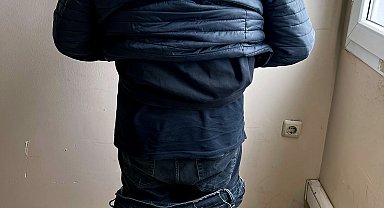 Birlikteliklerine karşı çıkan sevgilisinin ailesine silahlı saldırıya giderken yakalandı