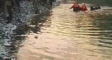 Bitlis'te derede balçığa saplanan genç boğuldu