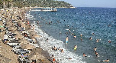 Bodrum'da turistlerin deniz keyfi