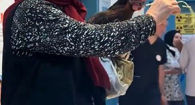 Boğazına iğne kaçan tavuğu için hastanede röntgen talebinde bulundu