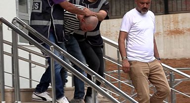 Boşanma aşamasındaki eşi Sinem'i öldürüp, bekçiyi yaralayan şüpheli, tanınmamak için saçlarını kazımış