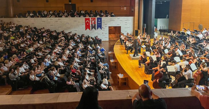 Bursa’da Zafer Bayramı ruhu müzikle yankılandı