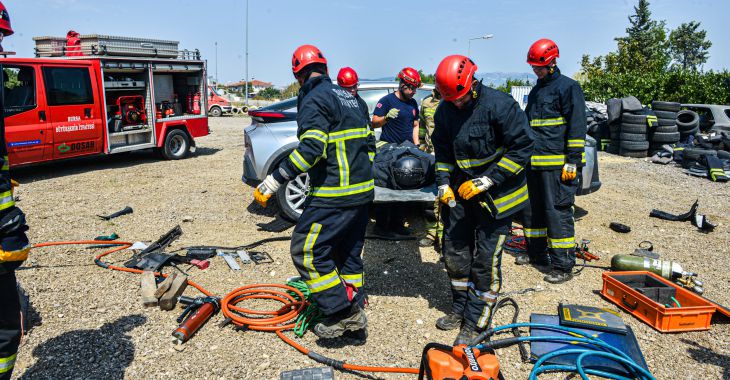Bursa itfaiyesinden nefes kesen tatbikat