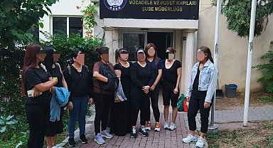 Bursa'da, çalışma izni bulunmayan yabancı uyruklu 9 kadın yakalandı