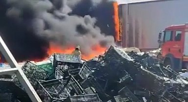 Bursa'da geri dönüşüm tesisinde çıkan yangın kısa sürede söndürüldü