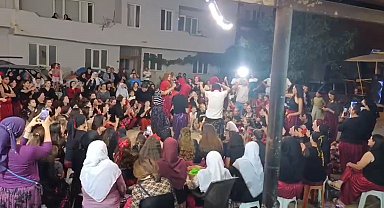 Bursa'da kadınlar, 'Şalvar Gecesi'nde eğlendi