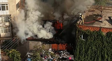 Bursa'da motosiklet tamirhanesinin deposunda çıkan yangın söndürüldü