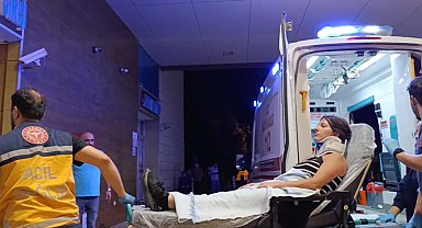 Bursa'da otomobil ile hafif ticari araç çarpıştı; 3 yaralı