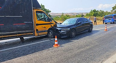 Bursa'da otomobil ile kamyonet kafa kafaya çarpıştı; 6 yaralı