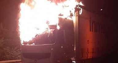 Bursa'da park halindeki TIR'da yangın