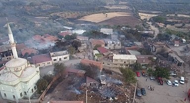 Çanakkale'deki orman yangını ikinci gününde; yanan alanlar ve evler havadan görüntülendi