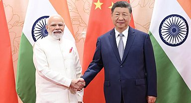 Çin Devlet Başkanı Şi, Hindistan Başbakanı Modi ile görüştü