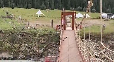 Çin'de asma köprünün halatı koptu: 5 ölü, 24 yaralı