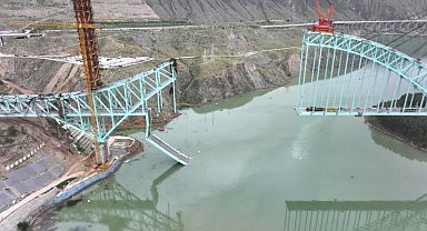 Çin'de inşaat halindeki köprü çöktü: 12 ölü