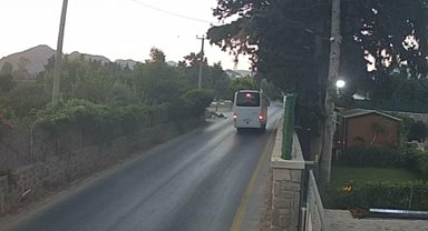 Çöp konteynerine çarpan motosikletin sürücüsü öldü; kaza kamerada