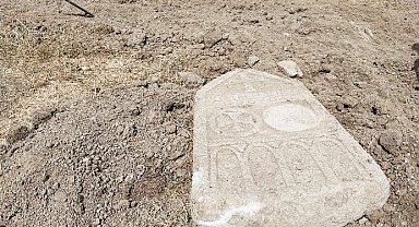 Çorum'da kanal çalışması sırasında tarihi mezar taşı bulundu