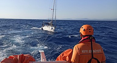 Datça ilçesi açıklarında sürüklenen tekne kurtarıldı
