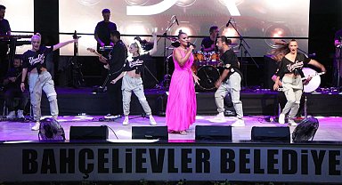 Demet Akalın, Bahçelievler'de sahne aldı