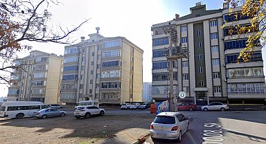 Depremde 130 kişinin öldüğü sitenin yıkılmasına ilişkin 19 kamu görevlisi hakkında dava