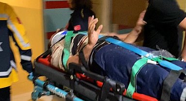 Devrilen traktörün sürücüsü ağır yaralandı