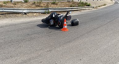 Devrilip bariyerlere çarpan motosikletin sürücüsü öldü, kızı ağır yaralandı