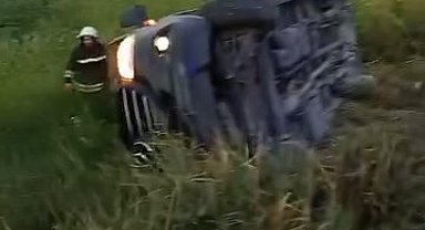 Diyarbakır'da tur minibüsü devrildi; 1'i bebek 7 yaralı