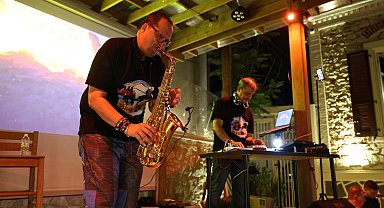 Doktorların kurduğu müzik grubu, doğa ve can dostları için sahne alıyor