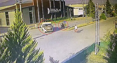 Dönüş yapan kamyonete çarpan motosikletin sürücüsü yaralandı