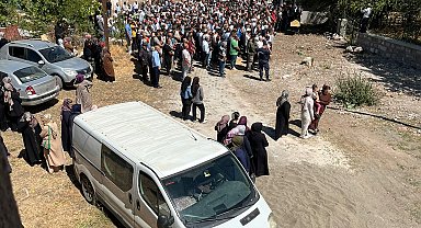 Düğün sonrası silahlı kutlamada ölen damat, toprağa verildi