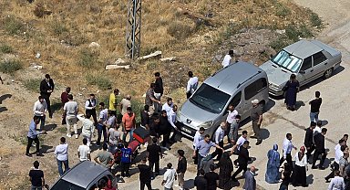 Düğünde kavga çıkarıp, ihbara gelen polis aracına zarar verdi; olay kamerada